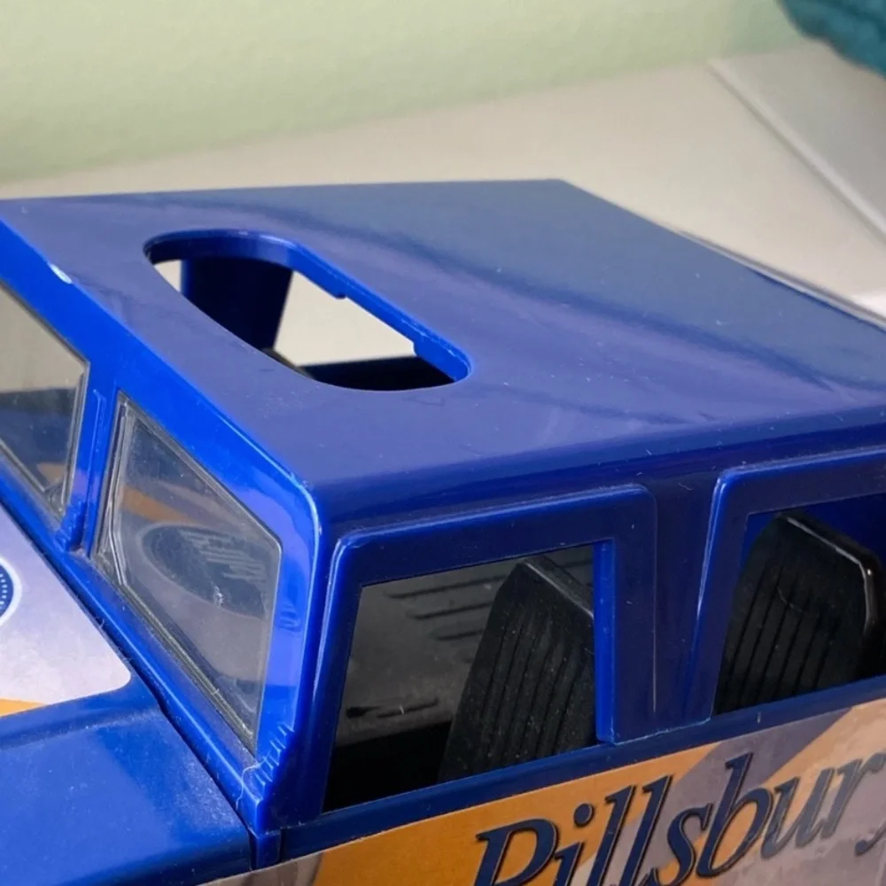 Vintage Pillsbury doughboy, 2000 NYLINT Hummer toy car with sound